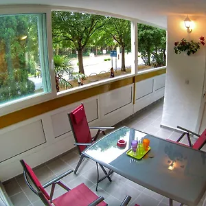 Apartment Suzana 2br With Balcony, Split